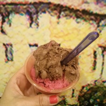 Sani Sapori - Me copié de la mini Yelper con la que tuvimos el placer de compartir cata. Chocolate y frutos rojos : ) - Ice Cream & Frozen Yogurt Near Me - Madrid, M