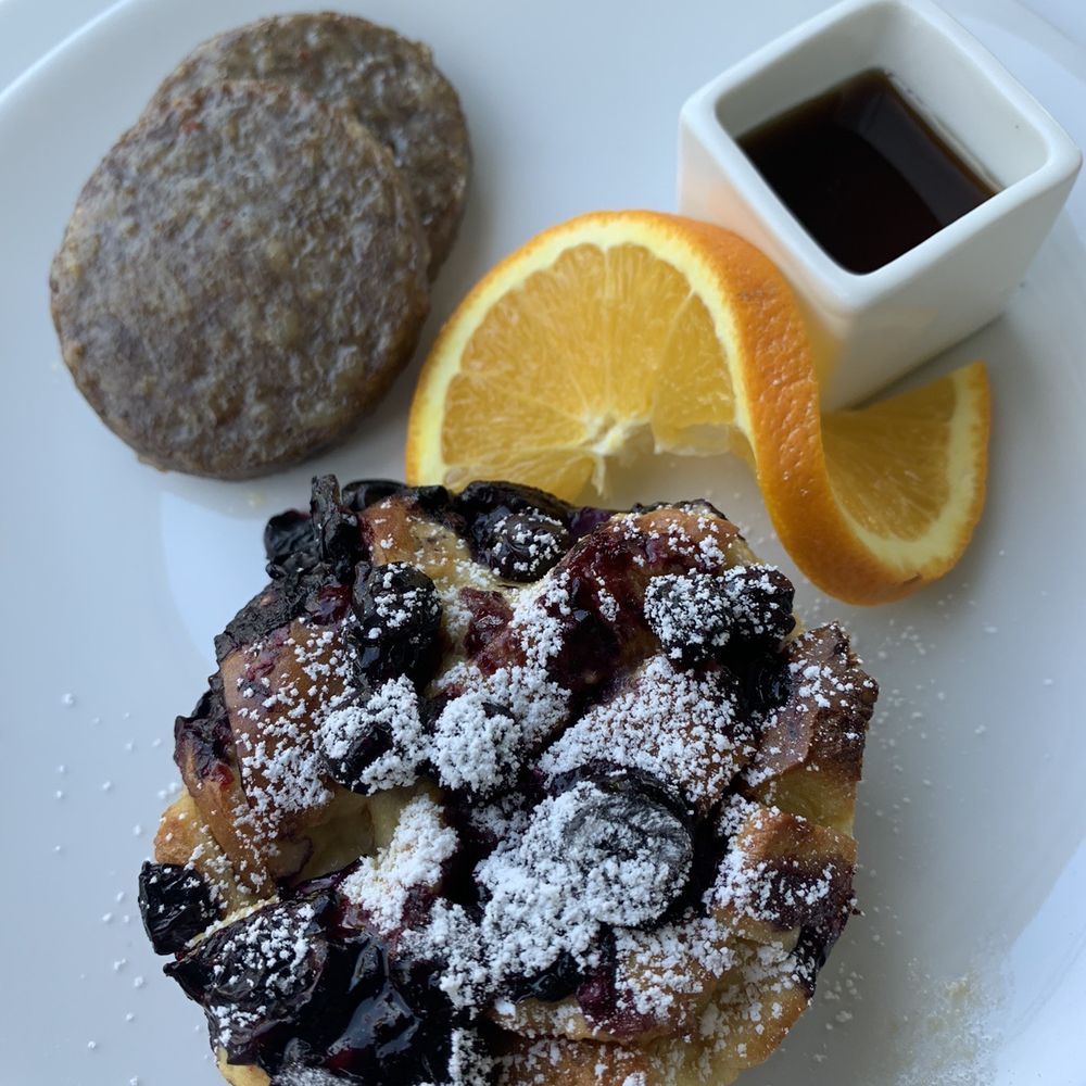 Pecan Tree Inn - Baked Lemon & Blueberry French Toast & Country Sausage - Bed & Breakfast Near Me - Beaufort, North Carolina