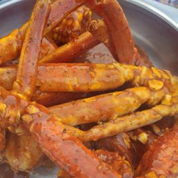 Snow crab leg bag with sausage, potatoes and corn, spicy Snow crab leg bag with sausage, potatoes and corn, spicy