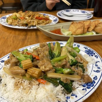 Asian Noodle House - Chicken and vegetables - Chinese Near Me - Hoffman Estates, Illinois