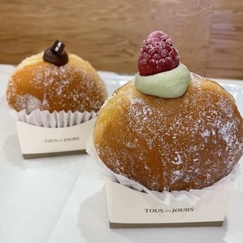 Tous Les Jours - Matcha Cream Donut, Chocolate Doughnut - Bakeries Near Me - Quincy, Massachusetts Tous Les Jours - Matcha Cream Donut, Chocolate Doughnut - Bakeries Near Me - Quincy, Massachusetts
