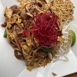 Red Plum - Beef pad Thai