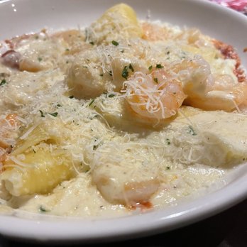 Olive Garden Italian Restaurant - Giant Cheese Stuffed Shells - Italian Near Me - El Paso, Texas Olive Garden Italian Restaurant - Giant Cheese Stuffed Shells - Italian Near Me - El Paso, Texas