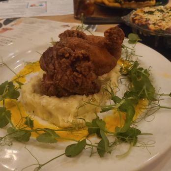 Bronzeville Winery - Fried chicken and garlic mashed potatoes - New American Near Me - Chicago, Illinois Bronzeville Winery - Fried chicken and garlic mashed potatoes - New American Near Me - Chicago, Illinois