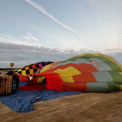 Uncorked Tours - Setting up the balloons