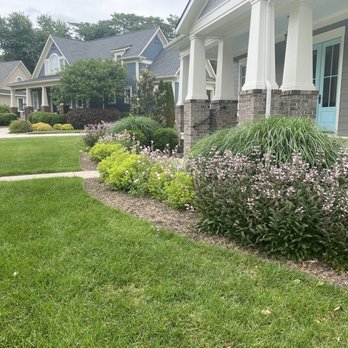 Stepping Stone Landscaping - Front Yard - Gardeners Near Me - Rockville, Virginia Stepping Stone Landscaping - Front Yard - Gardeners Near Me - Rockville, Virginia