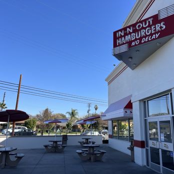 In-N-Out Burger - 1/14/25 FYI. Exterior, entrance & outdoor seating. - Burgers Near Me - San Fernando, California