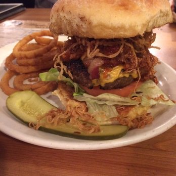 Maple Avenue Tap & Grill - Cowboy burger yeeeeehaa! Delicious ! - Pubs Near Me - Haliburton, Ontario Maple Avenue Tap & Grill - Cowboy burger yeeeeehaa! Delicious ! - Pubs Near Me - Haliburton, Ontario