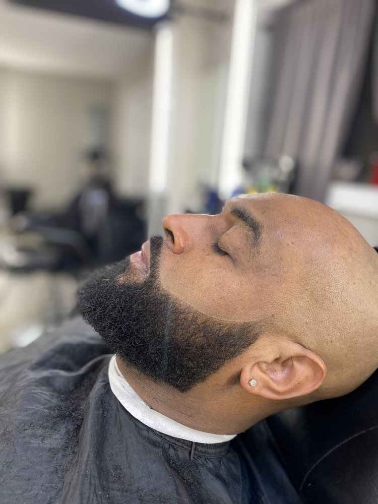 Ace of fades barbershop Logo