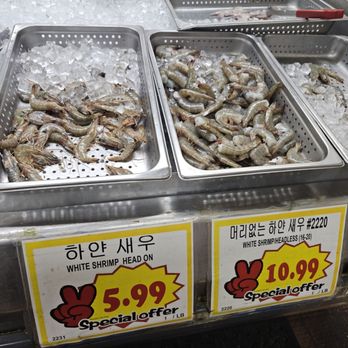 H Mart - 11-6-24. Seafood Department - International Grocery Near Me - Honolulu, Hawaii