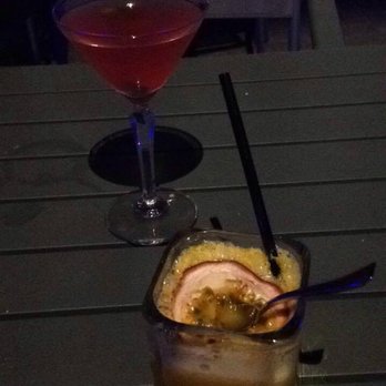 Ice Kube - Cosmo et cocktail passio-vanille - Cocktail Bars Near Me - Paris, 75