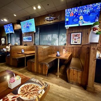 Miller's Ale House - Inside - American Near Me - Fort Myers, Florida
