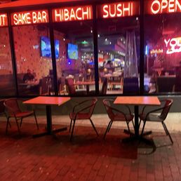The 2 lovely customers that were able to dine in while it was an issue for us to dine in and it was an issue to eat outside! Ridiculous!!