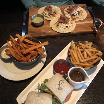 Earls Kitchen + Bar - Canadian (New) Near Me - Whistler, British Columbia