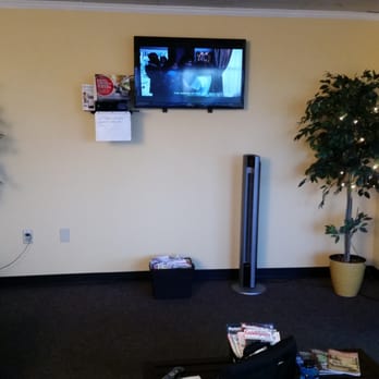 Brakes For Less - Other half of the waiting room. Tv remote is on the table to change channels. - Auto Repair Near Me - Kenner, Louisiana Brakes For Less - Other half of the waiting room. Tv remote is on the table to change channels. - Auto Repair Near Me - Kenner, Louisiana