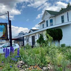 Gilded Drifter Inn