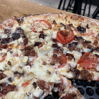 Black Market Brewing Co - Temecula - I think this was called the Hansen Pizza...cranberries were an unexpected delight ! - Breweries Near Me - Temecula, California