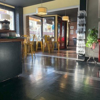 Emberz - Entry area - Wine Bars Near Me - Sonora, California