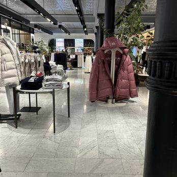 Aritzia - Giant Super Puff - Women's Clothing Near Me - New York, New York