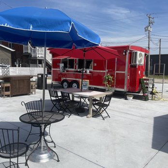 Breezy's Bistro - Eating area - American Near Me - Wright City , Missouri