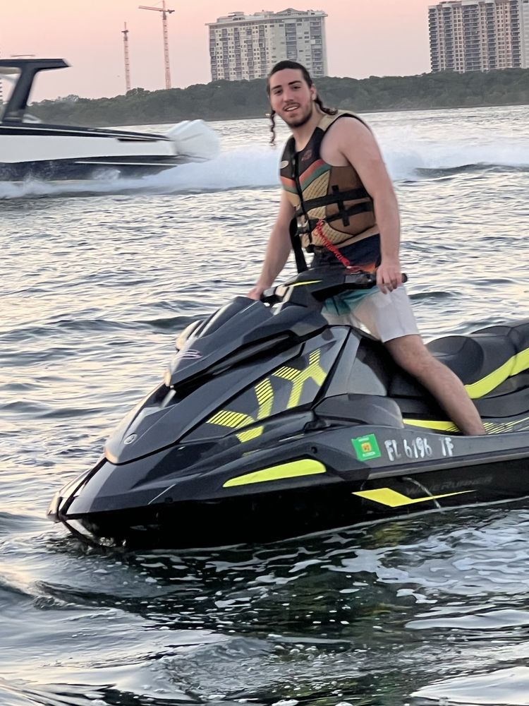TNT jetski rentals Logo