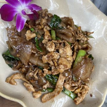 Prung - Pad See Eew - Thai Near Me - Woodside, New York Prung - Pad See Eew - Thai Near Me - Woodside, New York