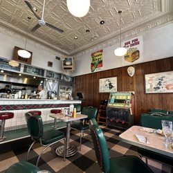 Palo Alto Creamery - Dining area