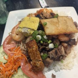 R9 Com Tôm Bò Nướng - Grilled Shrimp & Beef Combo R9 Com Tôm Bò Nướng - Grilled Shrimp & Beef Combo