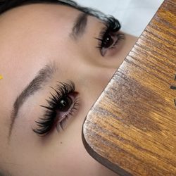 Gplus Lash & Brow - 3D cashmere wispy eyelash extensions