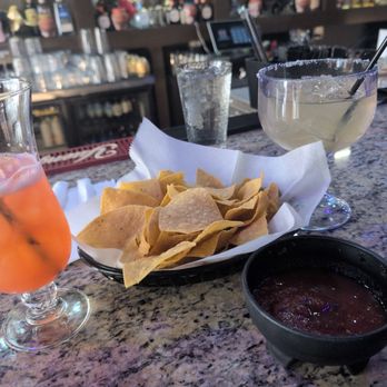 Toro Birria - Hurricane cocktail and house margarita with chips and salsa. - Mexican Near Me - North Charleston, South Carolina Toro Birria - Hurricane cocktail and house margarita with chips and salsa. - Mexican Near Me - North Charleston, South Carolina