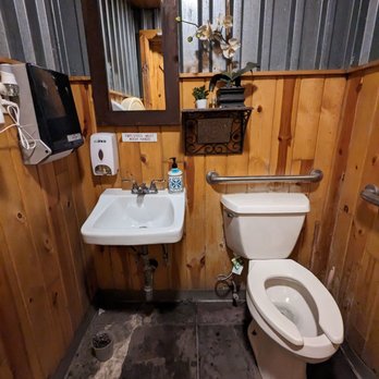 New Pinang - Bathroom - Vietnamese Near Me - Forest Hills, New York New Pinang - Bathroom - Vietnamese Near Me - Forest Hills, New York