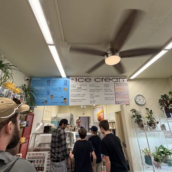 Pikes Peak Chocolate - Ice Cream & Frozen Yogurt Near Me - Manitou Springs, Colorado