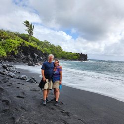 Mahalo Tours & Transportation - Black sand beach