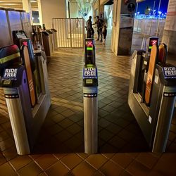 Miami Metrorail - Hard to believe, Miami Metrorail is free for tonight's game