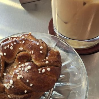 Address Coffee - #1!!! Latté & cardamon bun - Coffee & Tea Near Me - St. Augustine, Florida