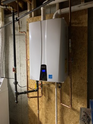 Premier Plumbing & Heating Logo