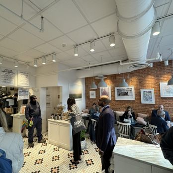 Pearl’s Bagels - Interior seating area - Bagels Near Me - Washington, DC, District of Columbia