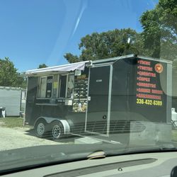Taqueria El Toro - Pic of the taco truck while waiting in the car for my food.