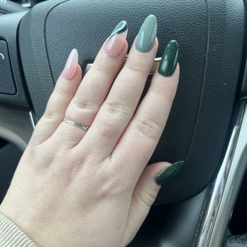 Starlight Nails - Nail Salons Near Me - Newark, Delaware