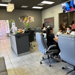 Busy shop as usual, staff is very attentive and throrough Busy shop as usual, staff is very attentive and throrough