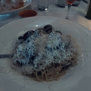 Pappardella - Spaghetti Aglio Olio with calms - Italian Near Me - New York, New York Pappardella - Spaghetti Aglio Olio with calms - Italian Near Me - New York, New York