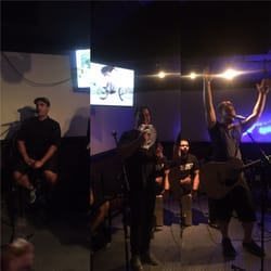 O buteco Sports Bar - "Os derepentes " band Every Sunday performing