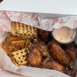 Fat Boys Pizza - 6 WINGS meal