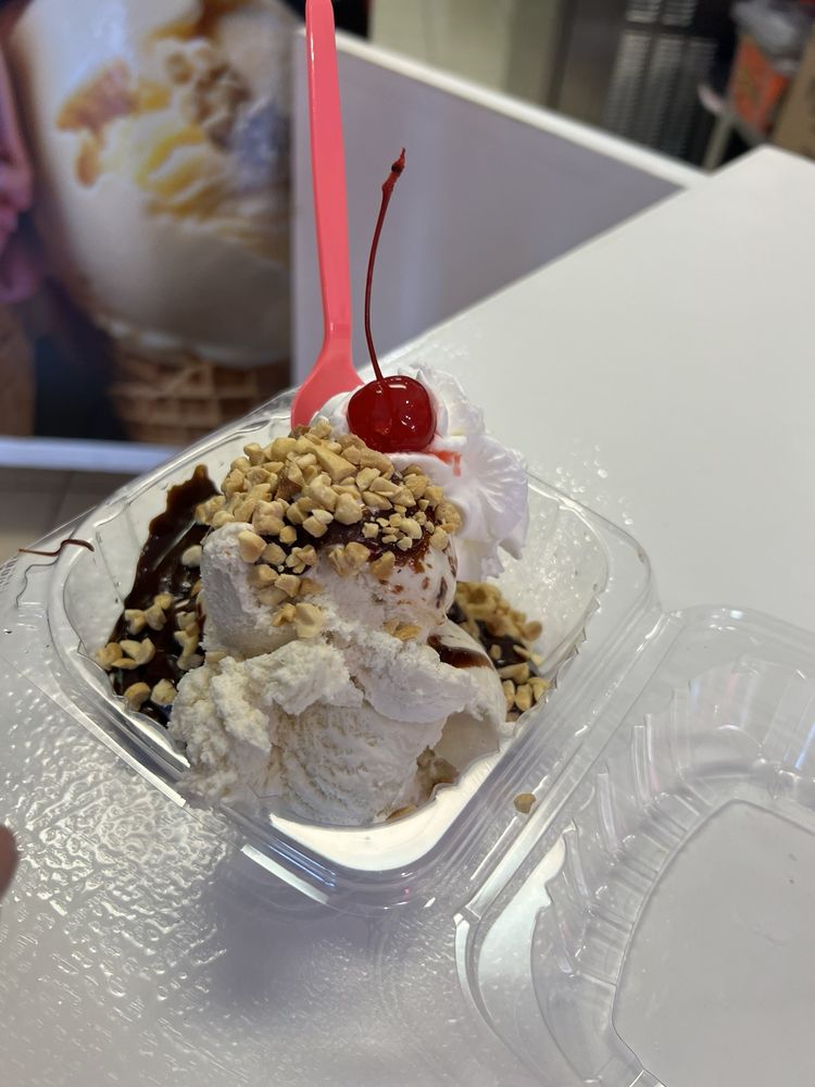Juli's Pink Ice Cream Logo