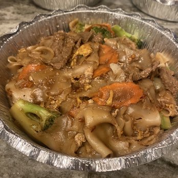 Tida Thai - Pad See Eaw Level 1 spicy - Thai Near Me - Virginia Beach, Virginia