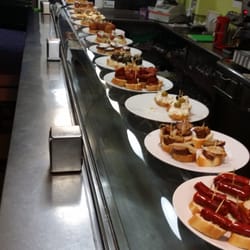 El Ganxo - Todos los viernes tenemos el dia del pintxopote...pinxos a 1 euro...