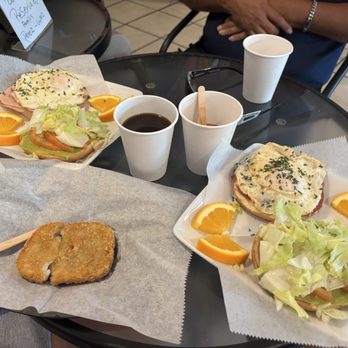 Latitud Perfecta - Bagels: Turkey Ham and Salami w/guacamole spread & sunny side egg plus side of hash brown & house coffee. - Juice Bars & Smoothies Near Me - Culebra, Puerto Rico Latitud Perfecta - Bagels: Turkey Ham and Salami w/guacamole spread & sunny side egg plus side of hash brown & house coffee. - Juice Bars & Smoothies Near Me - Culebra, Puerto Rico