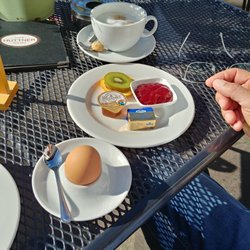Cafe Huttner - Kleines Frühstück 5,50€, ohne Getränk