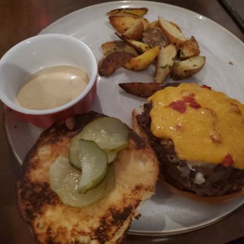 Bouquet Restaurant - Black Hawk Farm Wagyu Burger - Bars Near Me - Covington, Kentucky