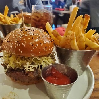Gordon Ramsay Burger Las Vegas - Truffle Burger - Burgers Near Me - Las Vegas, Nevada
